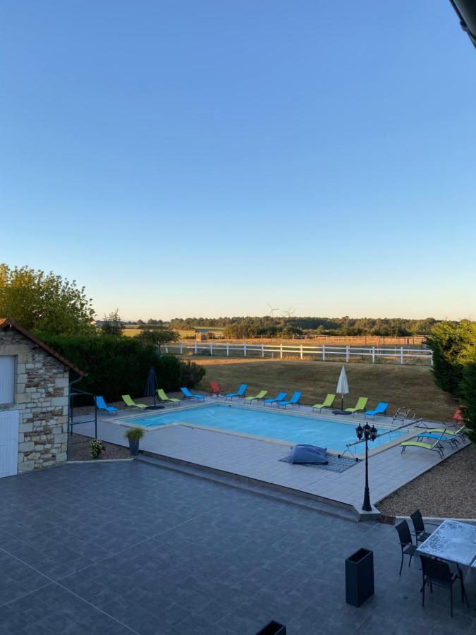 Oyre Kourline Villalunoterie Futuroscope Piscine Spa מראה חיצוני תמונה